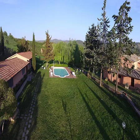 Tuscan Hideaway With Pool